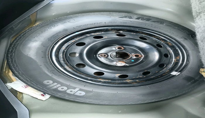 2015 Maruti Swift VXI, Petrol, Manual, 99,064 km, tyre