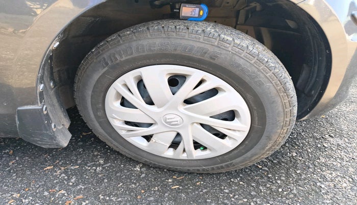 2015 Maruti Swift VXI, Petrol, Manual, 99,064 km, tyre