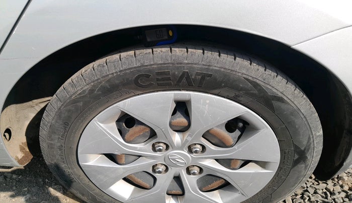 2014 Hyundai Xcent S 1.2, Petrol, Manual, 1,00,745 km, tyre