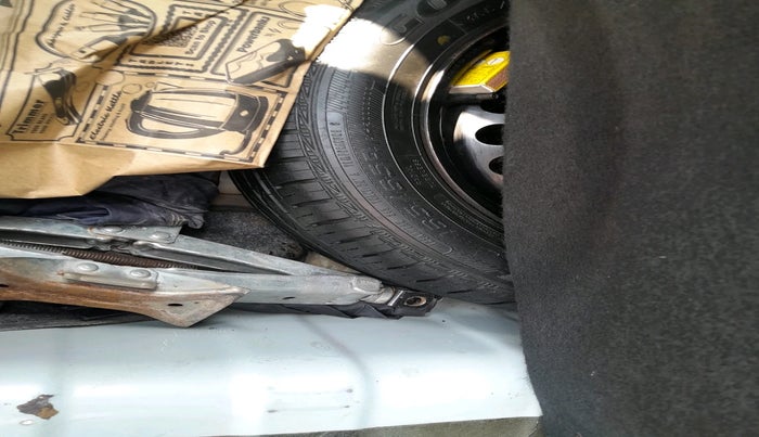 2014 Hyundai Xcent S 1.2, Petrol, Manual, 1,00,745 km, tyre