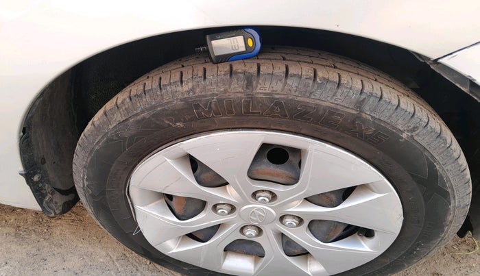 2014 Hyundai Xcent S 1.2, Petrol, Manual, 1,00,745 km, tyre