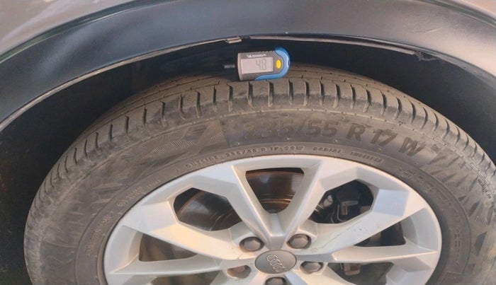 2016 Audi Q3 35 TDI Quattro, Diesel, Automatic, 1,47,957 km, tyre