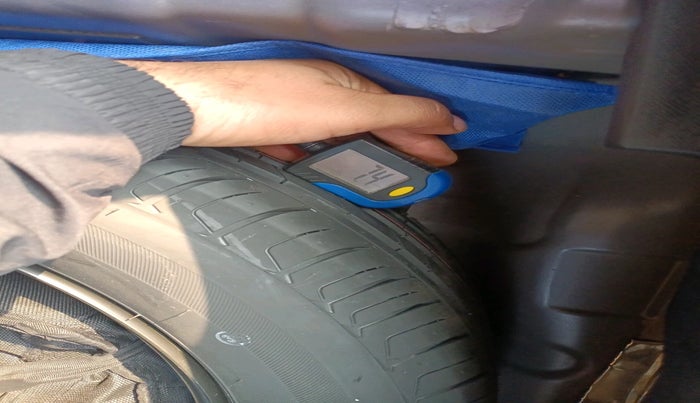 2023 Tata NEXON FEARLESS PURPLE + SUNROOF DCA DUAL TONE 1.2 PETROL, Petrol, Automatic, 10,865 km, tyre