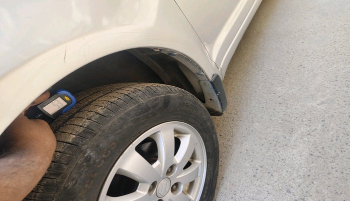 2010 Maruti Swift ZXI, Petrol, Manual, 1,04,464 km, tyre