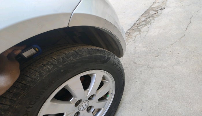 2010 Maruti Swift ZXI, Petrol, Manual, 1,04,464 km, tyre