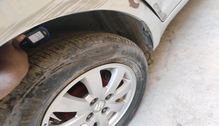 2010 Maruti Swift ZXI, Petrol, Manual, 1,04,464 km, tyre