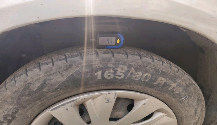 2015 Maruti Swift VXI, Petrol, Manual, 63,933 km, tyre