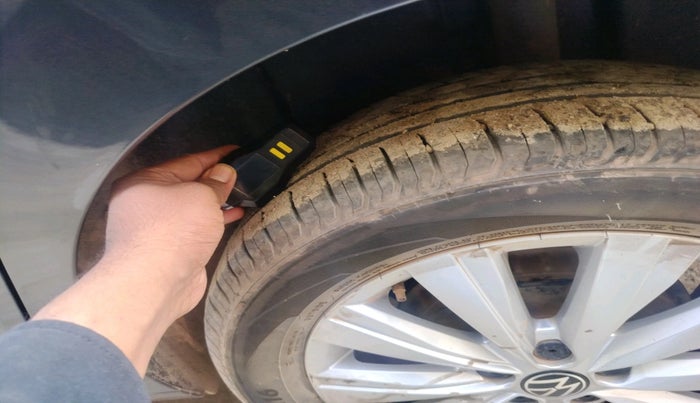 2024 Volkswagen VIRTUS HIGHLINE TSI 1.0 AT, Petrol, Automatic, 6,889 km, tyre