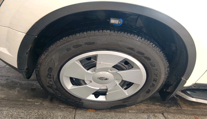 2017 Mahindra XUV500 W6, Diesel, Manual, 95,783 km, tyre