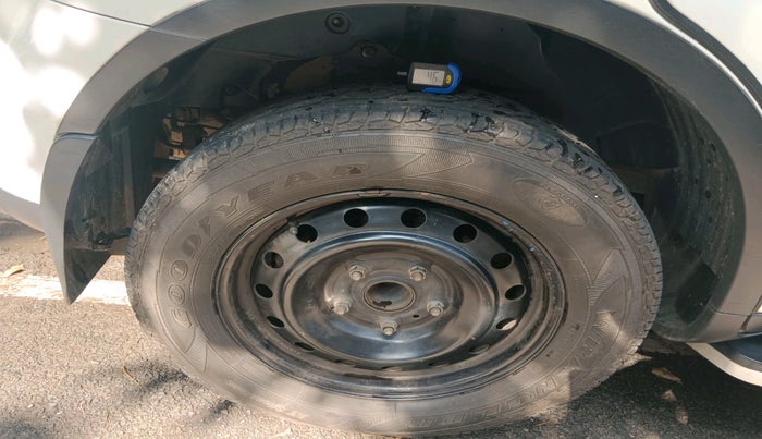 2017 Mahindra XUV500 W6, Diesel, Manual, 95,783 km, tyre