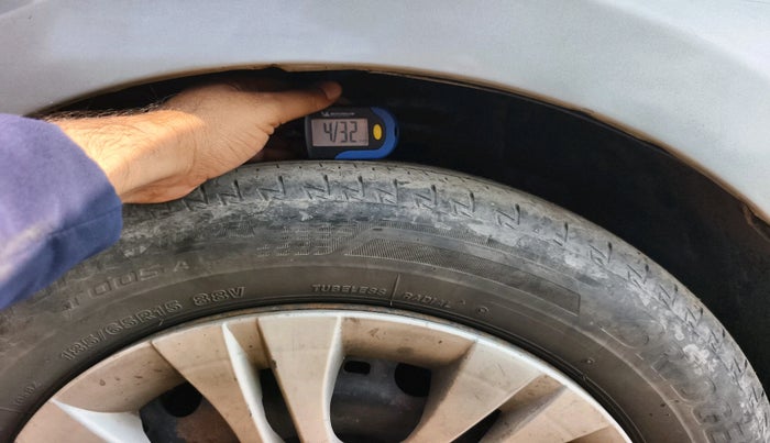 2013 Volkswagen Vento TRENDLINE DIESEL 1.6, Diesel, Manual, 1,60,870 km, tyre