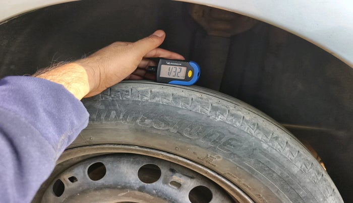 2013 Volkswagen Vento TRENDLINE DIESEL 1.6, Diesel, Manual, 1,60,870 km, tyre