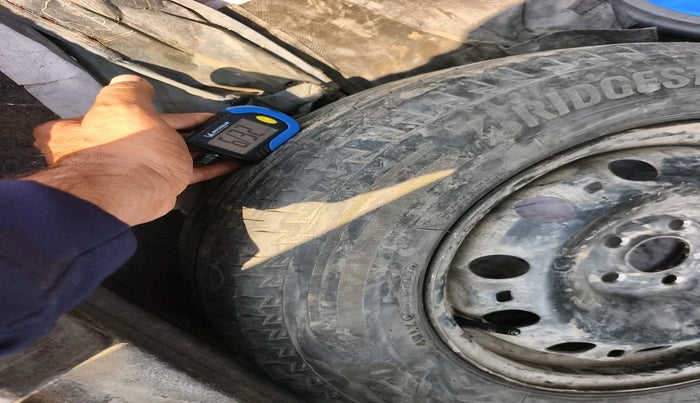 2013 Volkswagen Vento TRENDLINE DIESEL 1.6, Diesel, Manual, 1,60,870 km, tyre