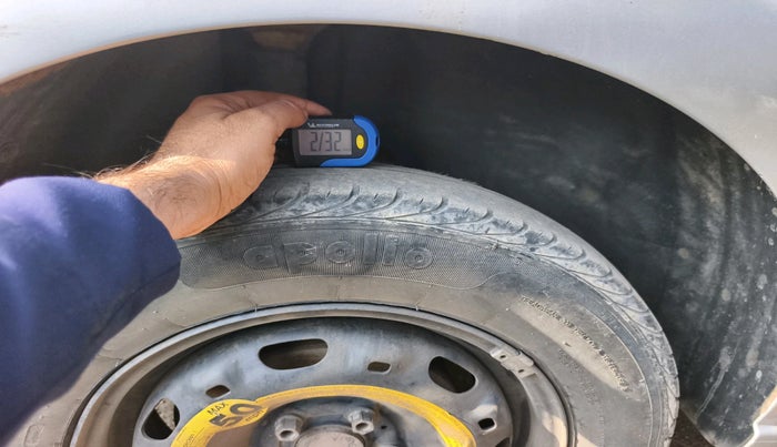 2013 Volkswagen Vento TRENDLINE DIESEL 1.6, Diesel, Manual, 1,60,870 km, tyre