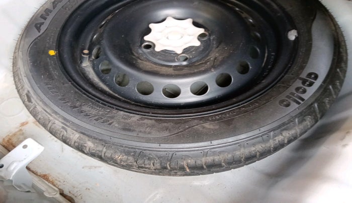 2017 Hyundai Grand i10 SPORTZ (O) AT 1.2 KAPPA VTVT, Petrol, Automatic, 39,241 km, tyre