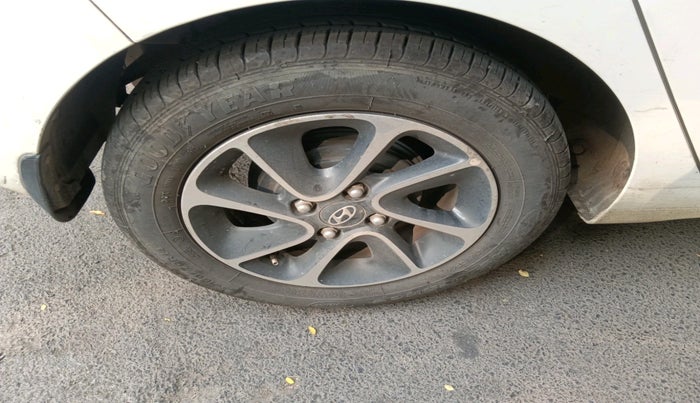 2017 Hyundai Grand i10 SPORTZ (O) AT 1.2 KAPPA VTVT, Petrol, Automatic, 39,241 km, tyre