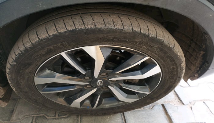 2021 Mahindra XUV300 W8 (O) 1.5 DIESEL, Diesel, Manual, 71,506 km, tyre