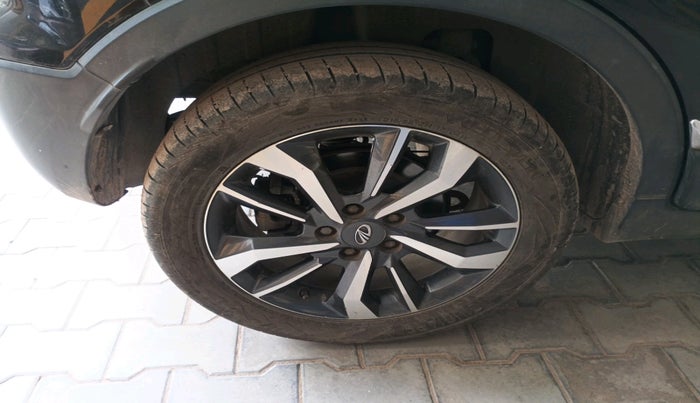 2021 Mahindra XUV300 W8 (O) 1.5 DIESEL, Diesel, Manual, 71,506 km, tyre