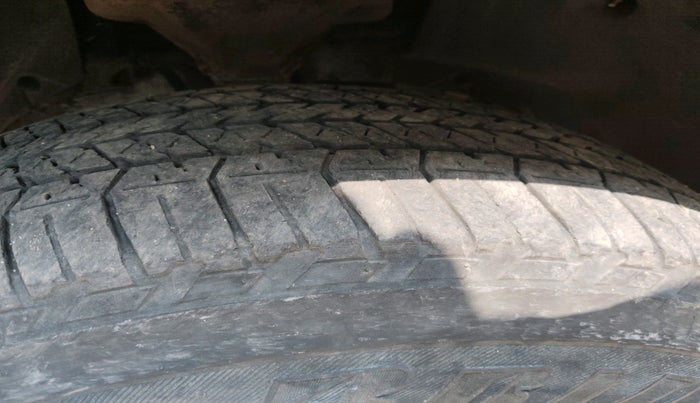 2012 Mahindra XUV500 W8, Diesel, Manual, 2,32,038 km, tyre