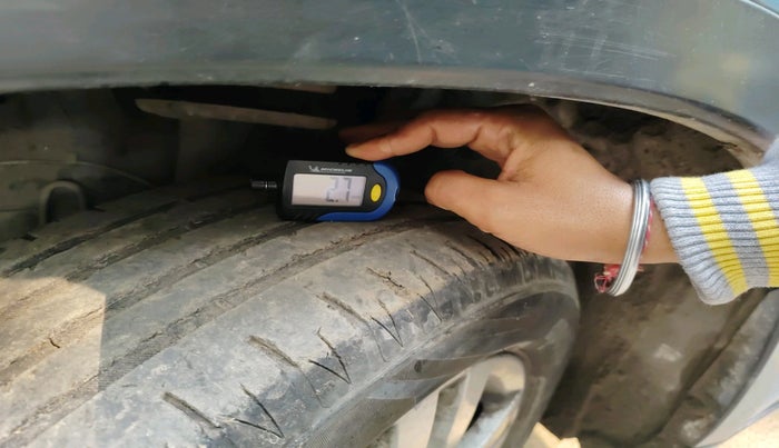 2017 Maruti Vitara Brezza ZDI, Diesel, Manual, 1,17,388 km, tyre