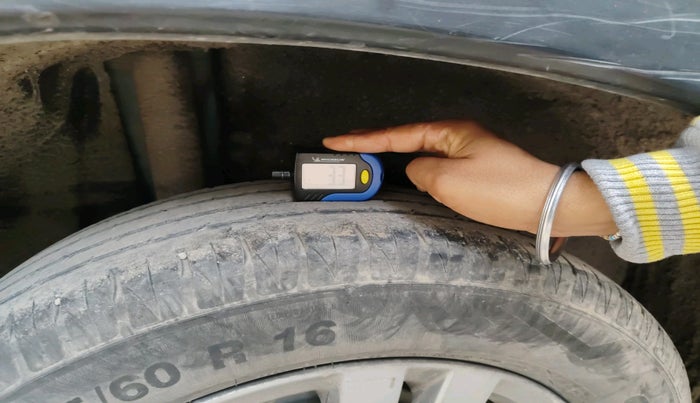 2017 Maruti Vitara Brezza ZDI, Diesel, Manual, 1,17,388 km, tyre