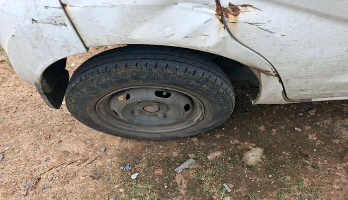 2016 Datsun Redi Go T (O), Petrol, Manual, 1,15,381 km, tyre