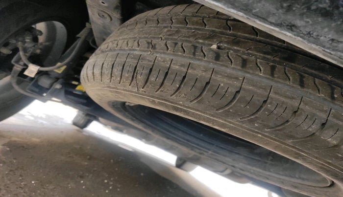 2022 KIA CARENS LUXURY PLUS 1.4 PETROL DCT 7 STR, Petrol, Automatic, 37,657 km, tyre