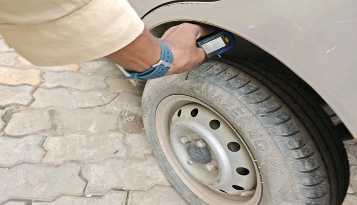 2011 Maruti Wagon R 1.0 LXI, Petrol, Manual, 49,749 km, tyre