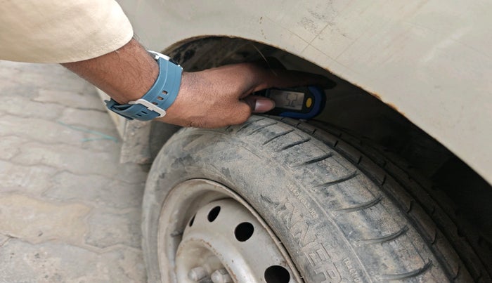 2011 Maruti Wagon R 1.0 LXI, Petrol, Manual, 49,749 km, tyre