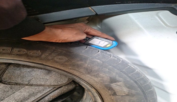 2021 Hyundai VENUE S 1.2, Petrol, Manual, 26,063 km, tyre