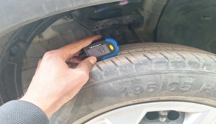 2021 Hyundai VENUE S 1.2, Petrol, Manual, 26,063 km, tyre