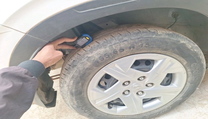 2021 Hyundai VENUE S 1.2, Petrol, Manual, 26,063 km, tyre