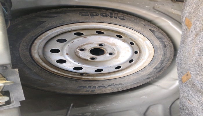 2020 Maruti Swift LXI, Petrol, Manual, 96,372 km, tyre