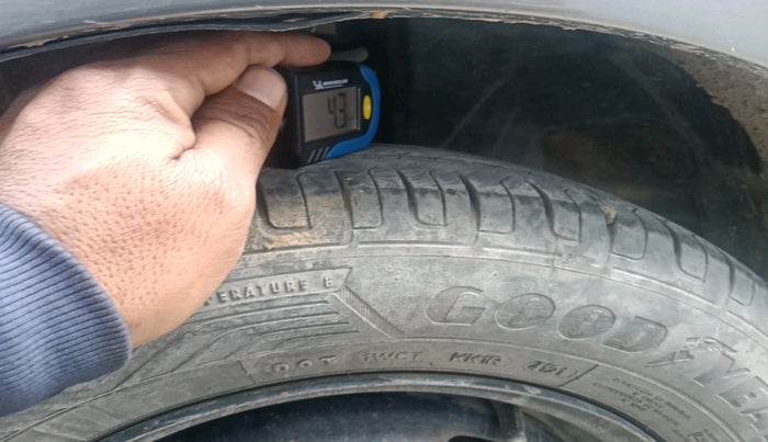 2017 Datsun Redi Go T (O), Petrol, Manual, 1,27,303 km, tyre