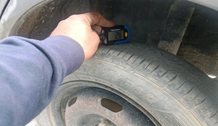 2017 Datsun Redi Go T (O), Petrol, Manual, 1,27,303 km, tyre