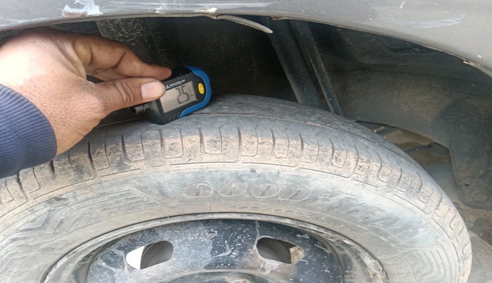 2017 Datsun Redi Go T (O), Petrol, Manual, 1,27,303 km, tyre