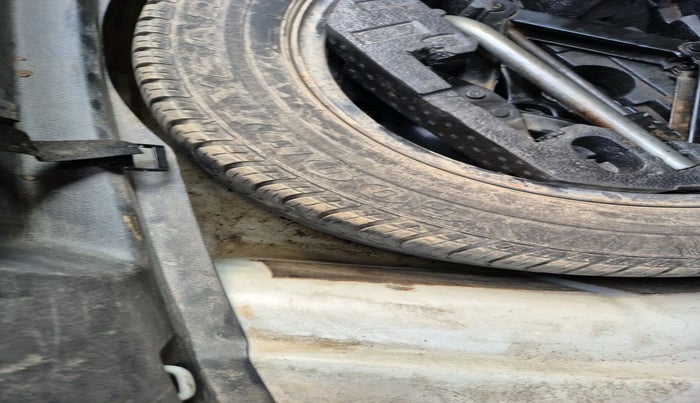 2011 Volkswagen Jetta HIGHLINE TDI AT, Diesel, Automatic, 1,14,754 km, tyre