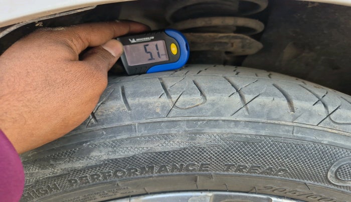 2011 Volkswagen Jetta HIGHLINE TDI AT, Diesel, Automatic, 1,14,754 km, tyre