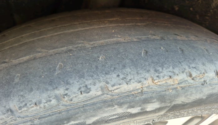 2011 Volkswagen Jetta HIGHLINE TDI AT, Diesel, Automatic, 1,14,754 km, tyre