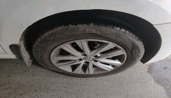 2014 Volkswagen Polo HIGHLINE1.2L, Petrol, Manual, 99,994 km, tyre