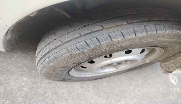 2017 Maruti Wagon R 1.0 LXI CNG, Petrol, Manual, 1,15,284 km, tyre