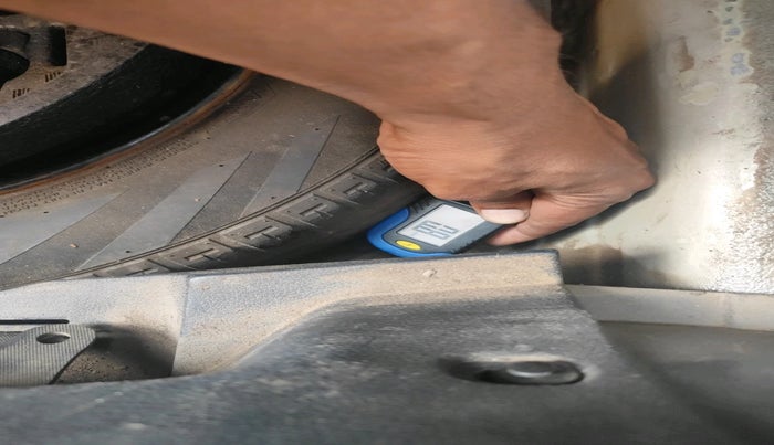 2011 Skoda Fabia AMBIENTE 1.2 MPI, Petrol, Manual, 1,31,107 km, tyre