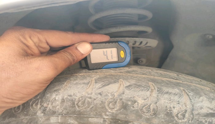 2011 Skoda Fabia AMBIENTE 1.2 MPI, Petrol, Manual, 1,31,107 km, tyre