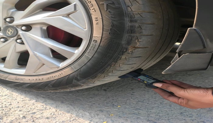 2016 Hyundai Creta E PLUS 1.6 PETROL, Petrol, Manual, 1,17,463 km, tyre