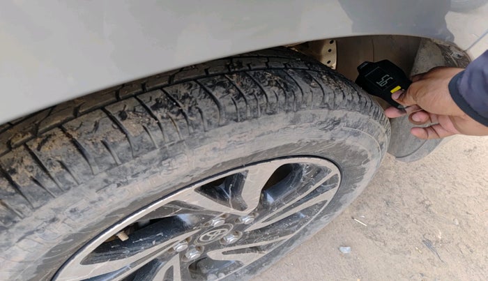 2021 Toyota Innova Crysta 2.4 GX 7 STR, Diesel, Manual, 74,432 km, tyre