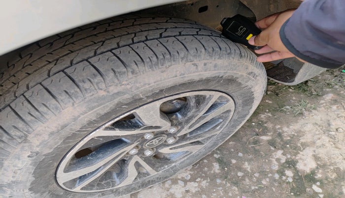 2021 Toyota Innova Crysta 2.4 GX 7 STR, Diesel, Manual, 74,432 km, tyre