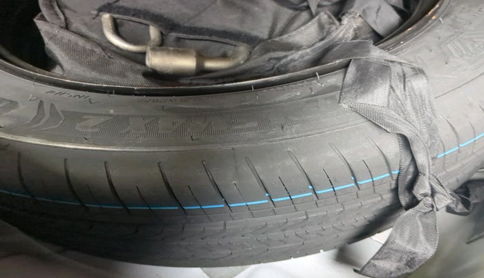 2024 Tata NEXON FEARLESS SUNROOF DCA 1.2 P DUAL TONE, Petrol, Automatic, 16,705 km, tyre