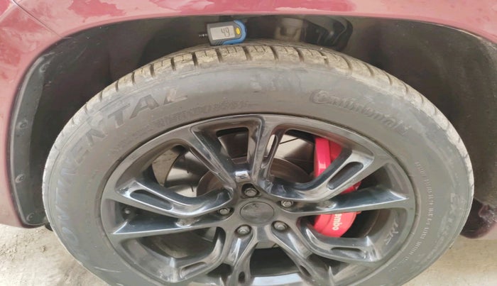 2020 Jeep GRAND CHEROKEE SRT 6.4 V8, Petrol, Automatic, 28,227 km, tyre