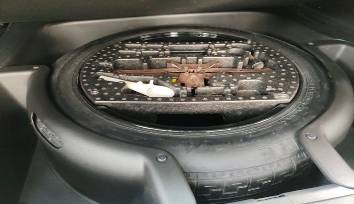 2020 Jeep GRAND CHEROKEE SRT 6.4 V8, Petrol, Automatic, 28,227 km, tyre