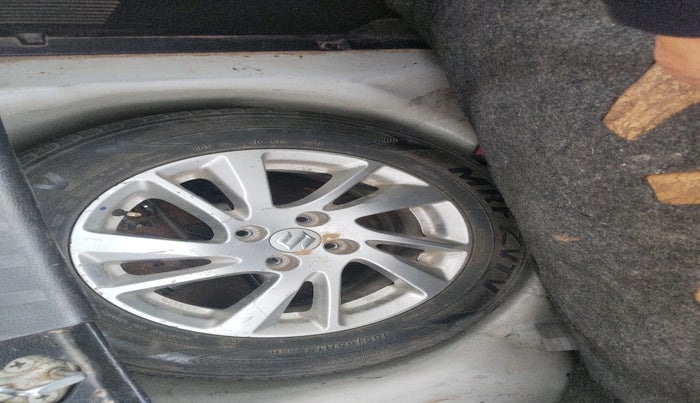 2014 Maruti Swift ZDI, Diesel, Manual, 1,83,857 km, tyre